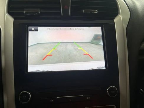Used 2016 Ford Fusion SE FWD image 14