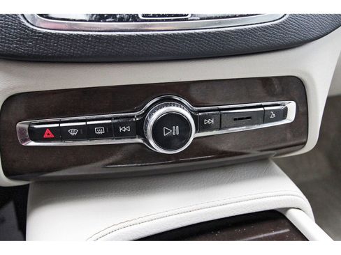 Used 2016 Volvo XC90 T6 Momentum w/ Momentum Plus Package image 27