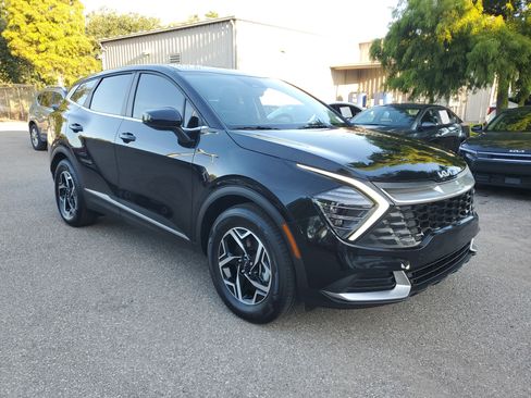 Certified 2025 Kia Sportage LX image 5