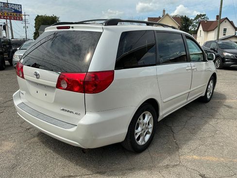 Used 2006 Toyota Sienna XLE w/ XLE Pkg 5 FWD image 4