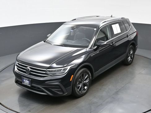 Used 2022 Volkswagen Tiguan SE AWD/4WD image 35