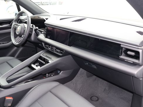 New 2026 Porsche Macan 4 Electric AWD/4WD image 25