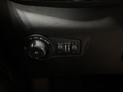 Used 2025 Jeep Compass Trailhawk AWD/4WD image 18