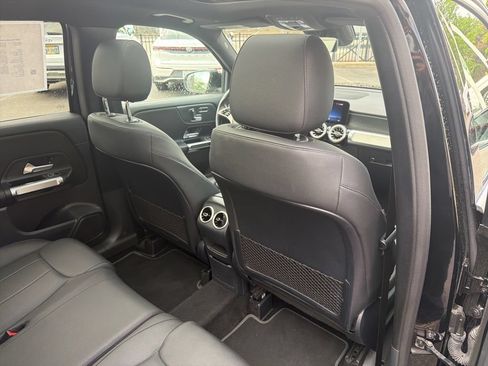 Used 2025 Mercedes-Benz GLB 250 image 22