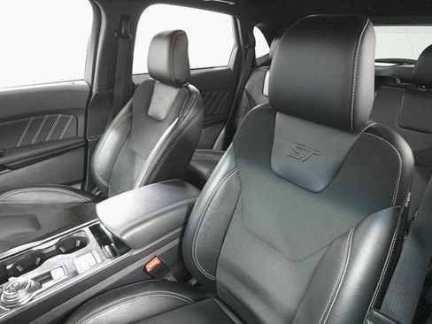 Used 2020 Ford Edge ST image 11