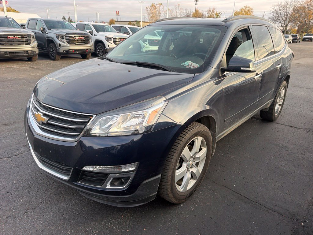 Used 2016 Chevrolet Traverse LT w/ Style and Technology Package FWD image 4