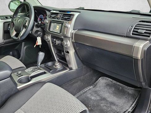 Used 2018 Toyota 4Runner SR5 AWD/4WD image 22