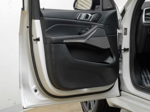 Used 2019 BMW X5 xDrive40i w/ M Sport Package image 40