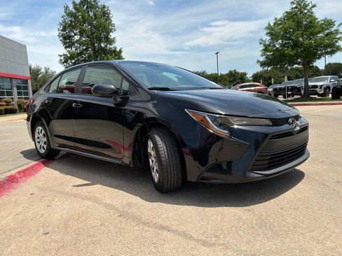 Used 2025 Toyota Corolla LE FWD image 4