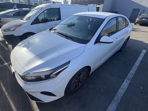 Used 2024 Kia Forte LXS FWD image 2