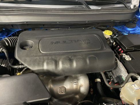 Used 2021 Jeep Cherokee Latitude Plus AWD/4WD image 25