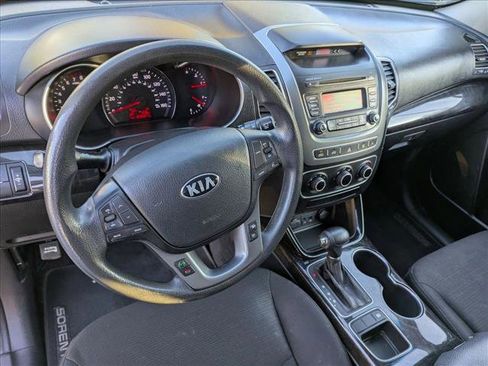 Used 2014 Kia Sorento LX image 10
