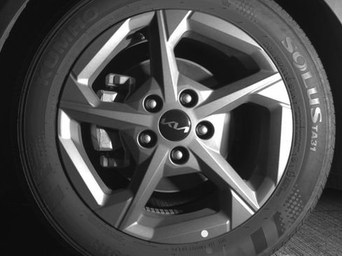 Used 2025 Kia K4 LXS image 12