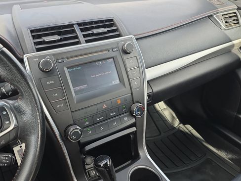 Used 2015 Toyota Camry SE FWD image 17