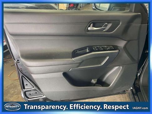 Used 2025 Nissan Pathfinder SL AWD/4WD image 16