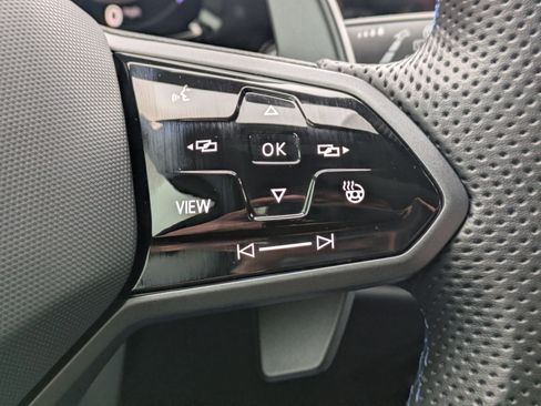 Used 2023 Volkswagen Golf R image 15