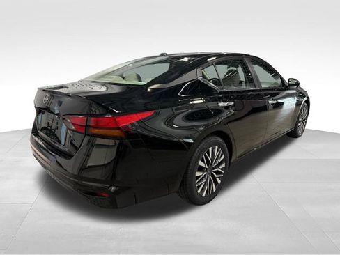 Used 2025 Nissan Altima 2.5 SV FWD image 5