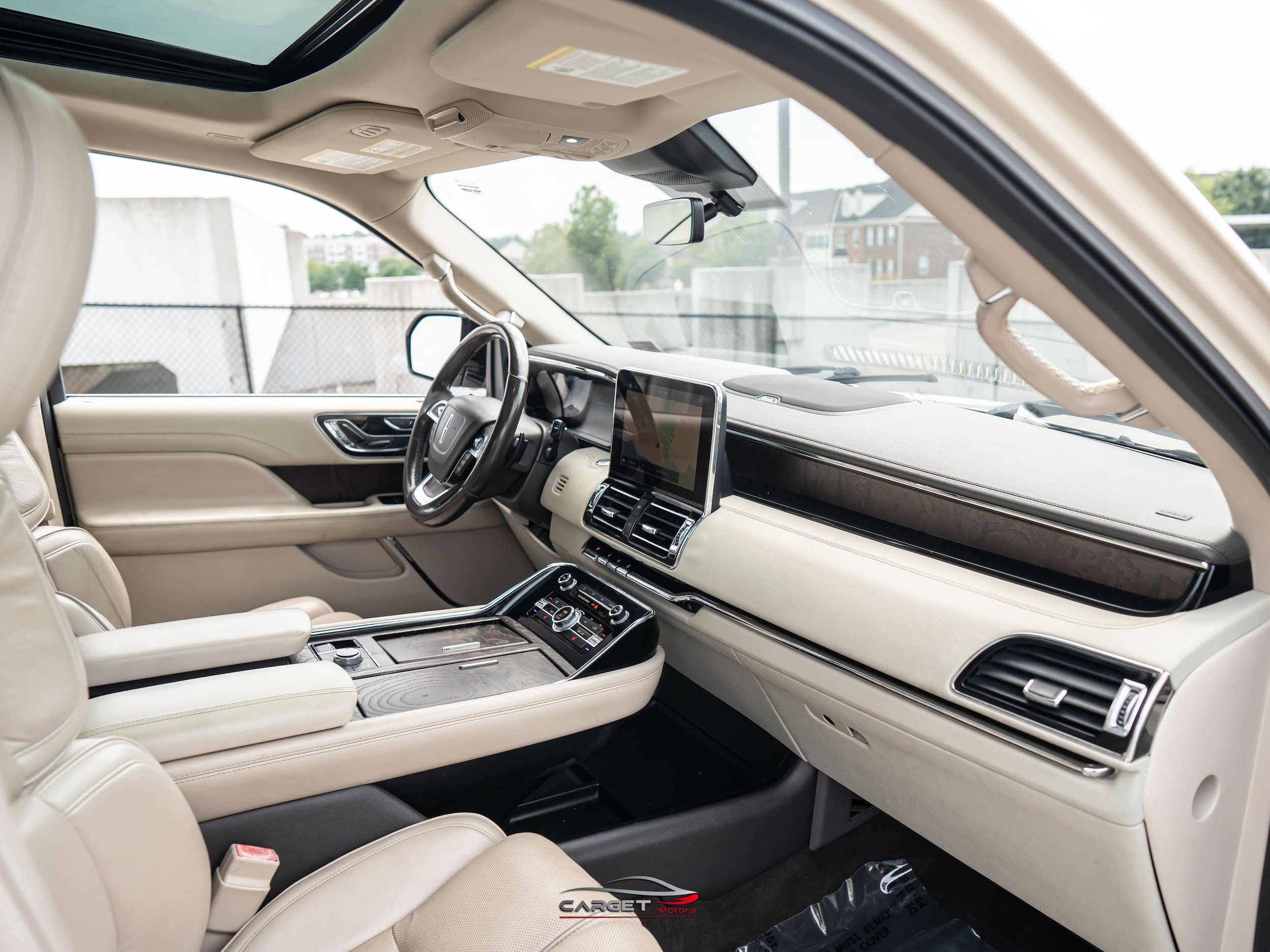 Used 2018 Lincoln Navigator Select w/ Technology Package RWD image 15