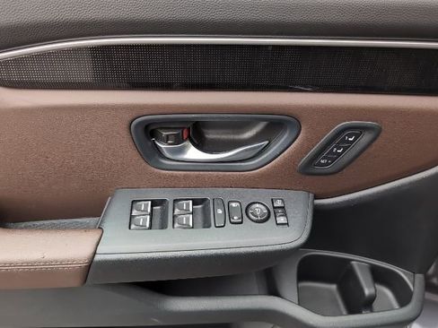 Used 2025 Honda Pilot Elite image 12