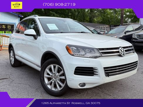 Used 2014 Volkswagen Touareg Sport image 9