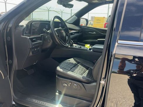 Used 2024 Cadillac Escalade ESV Premium Luxury Platinum image 11