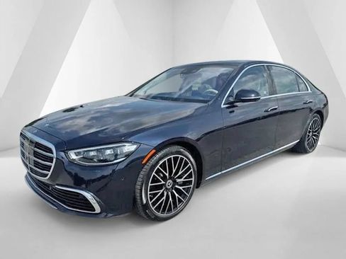 Used 2022 Mercedes-Benz S 500 4MATIC w/ 3D Technology Package image 3