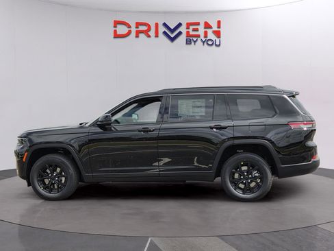 New 2026 Jeep Grand Cherokee L 2WD image 2