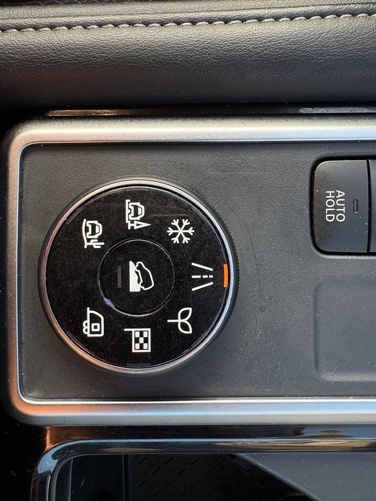 Used 2025 Nissan Pathfinder SV AWD/4WD image 37