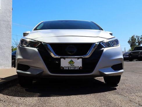 Used 2021 Nissan Versa SV FWD image 17