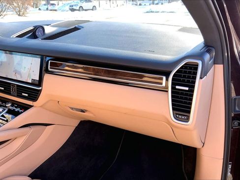 Used 2019 Porsche Cayenne image 18