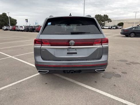 Used 2024 Volkswagen Atlas SE image 4