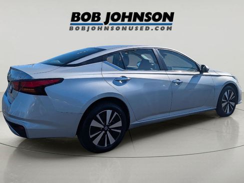 Used 2022 Nissan Altima 2.5 SV w/ SV Premium Package AWD/4WD image 2