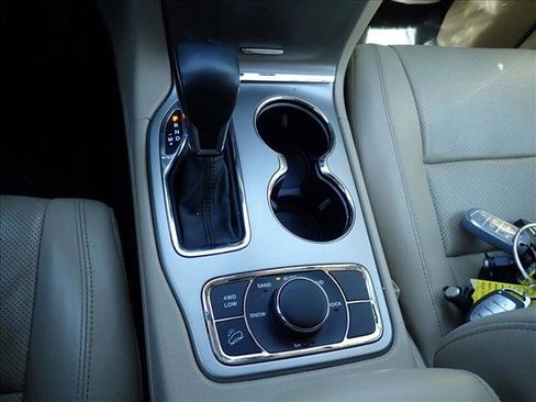 Used 2018 Jeep Grand Cherokee Limited w/ Luxury Group II image 23