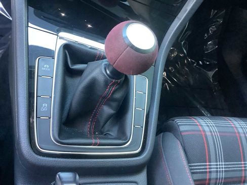 Used 2019 Volkswagen GTI S FWD image 18