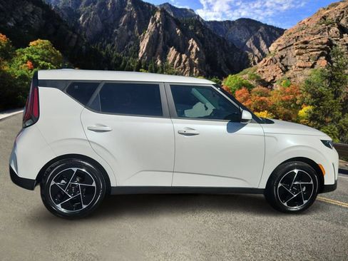 Used 2025 Kia Soul EX FWD image 2