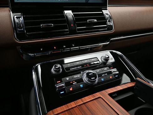 Used 2024 Lincoln Navigator L Reserve w/ Equipment Group 201A image 50