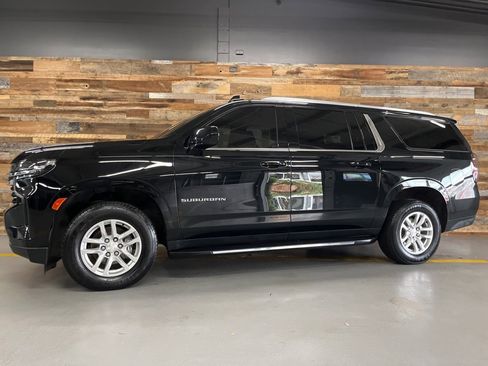 Used 2022 Chevrolet Suburban LT image 17