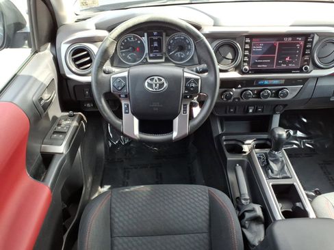 Used 2022 Toyota Tacoma SR5 AWD/4WD image 9