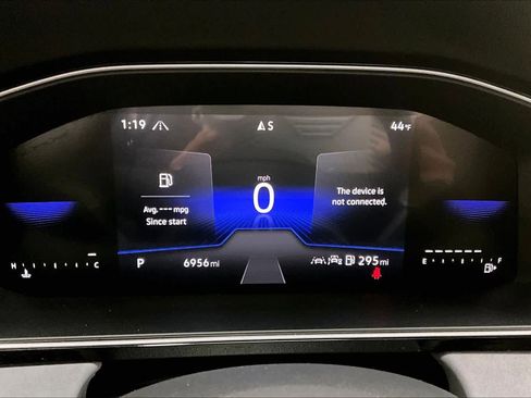 Used 2025 Volkswagen Jetta SE w/ Black Wheel Package image 22