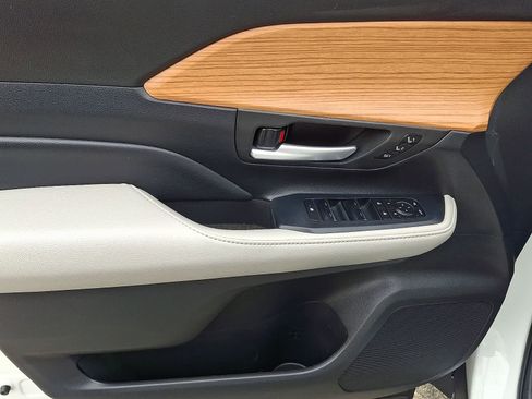 Certified 2024 Toyota Grand Highlander Limited image 17