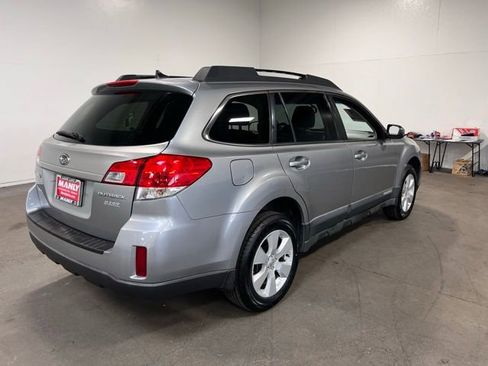Used 2011 Subaru Outback 2.5i Limited image 5