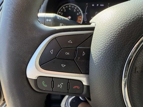 Used 2019 Jeep Renegade Latitude AWD/4WD image 23