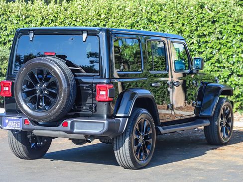 Used 2025 Jeep Wrangler Unlimited Sahara AWD/4WD image 2
