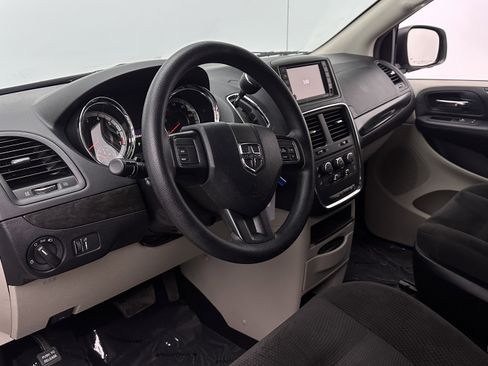 Used 2018 Dodge Grand Caravan SE FWD image 8