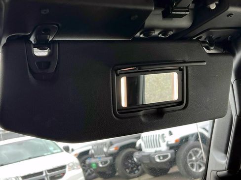 Certified 2022 Jeep Wrangler Unlimited Sport AWD/4WD image 28