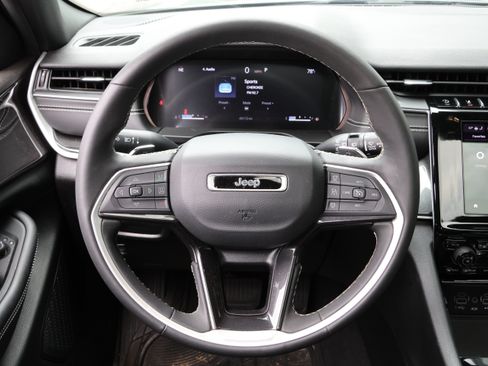 Used 2023 Jeep Grand Cherokee Altitude AWD/4WD image 17