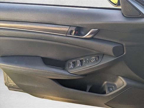 Used 2018 Honda Accord Sport image 8