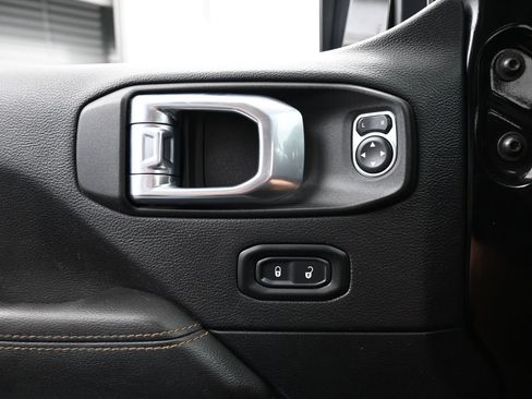 Used 2021 Jeep Wrangler Unlimited Sahara AWD/4WD image 25