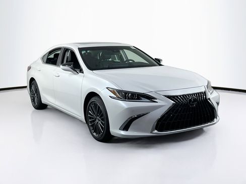 Used 2024 Lexus ES 300h w/ Premium Package image 3