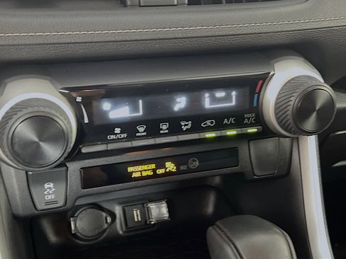 Used 2020 Toyota RAV4 LE FWD image 26